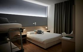 Lainez Rooms & Suites
